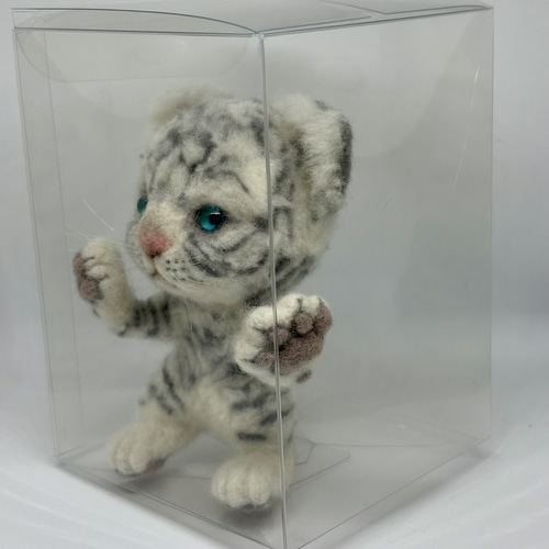 ホワイトタイガー 赤ちゃん 羊毛フェルト 自立 羊毛フェルト いー