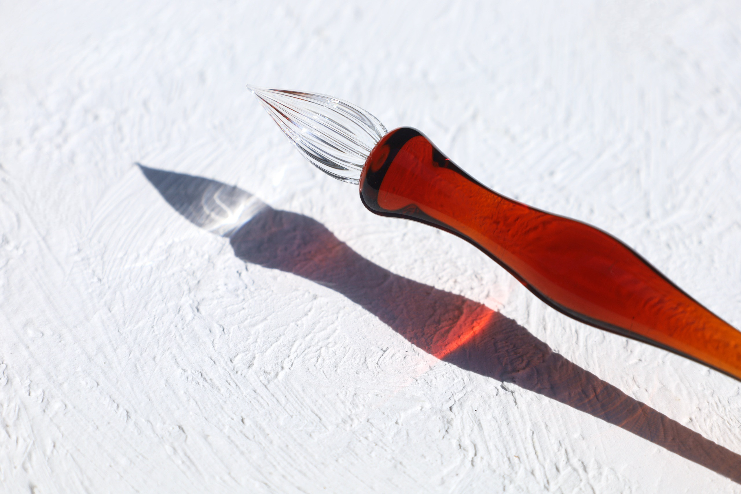 手の平に収まる小さなガラスペン 　Plume -ブラウン-