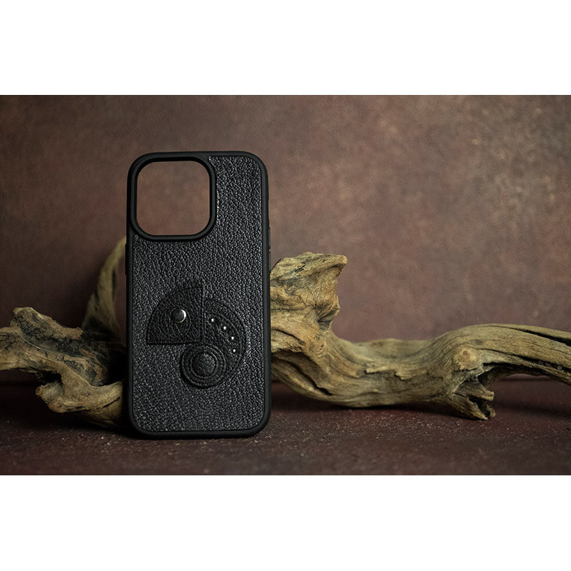 88色からオーダー可！！ カメレオン デザイン / ヤギ革  iPhoneケース