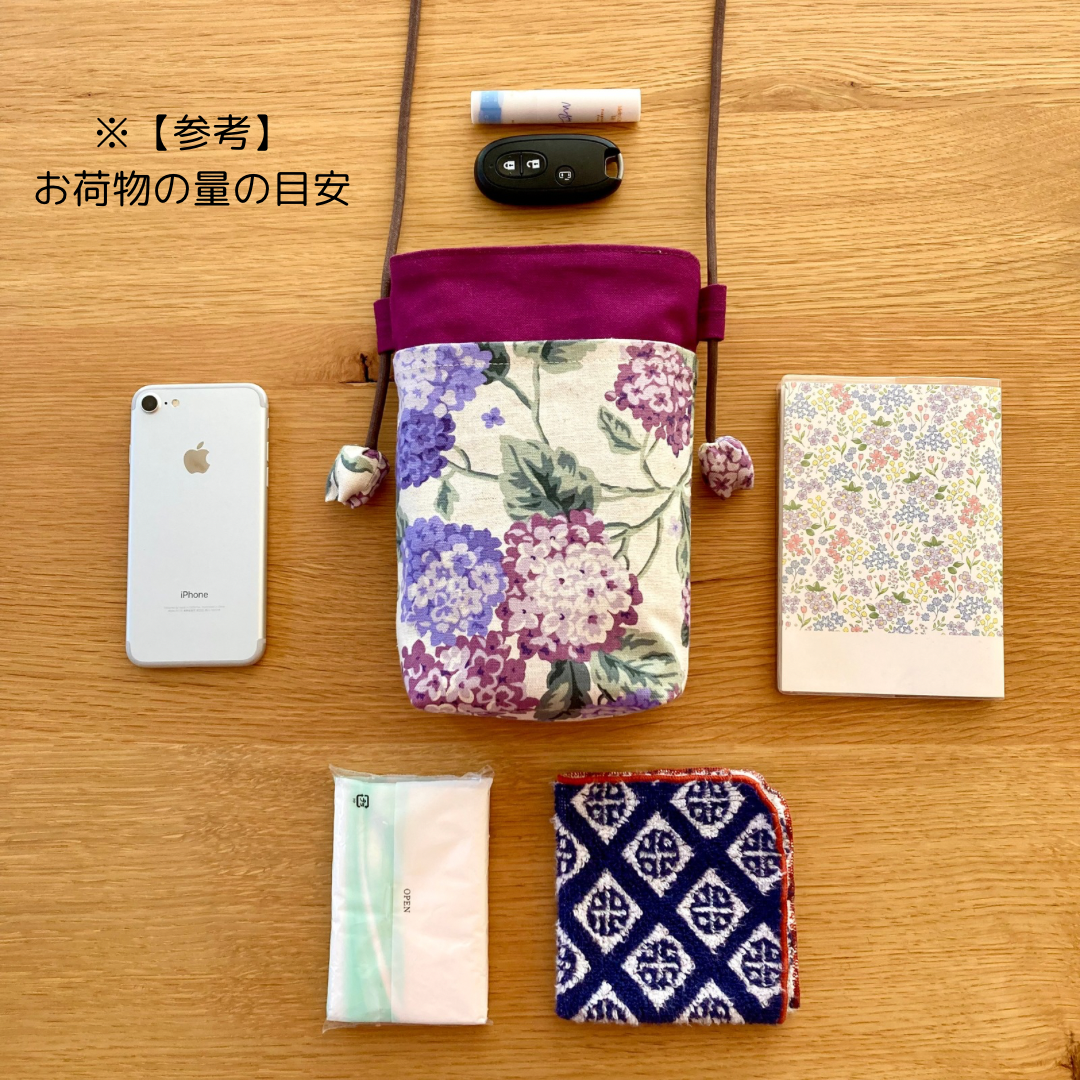ちょっと大きめＬサイズ⭐️北欧風　あじさい柄布製スマホポシェット【ナチュラル✖️サックス】旅行やお散歩のおともに