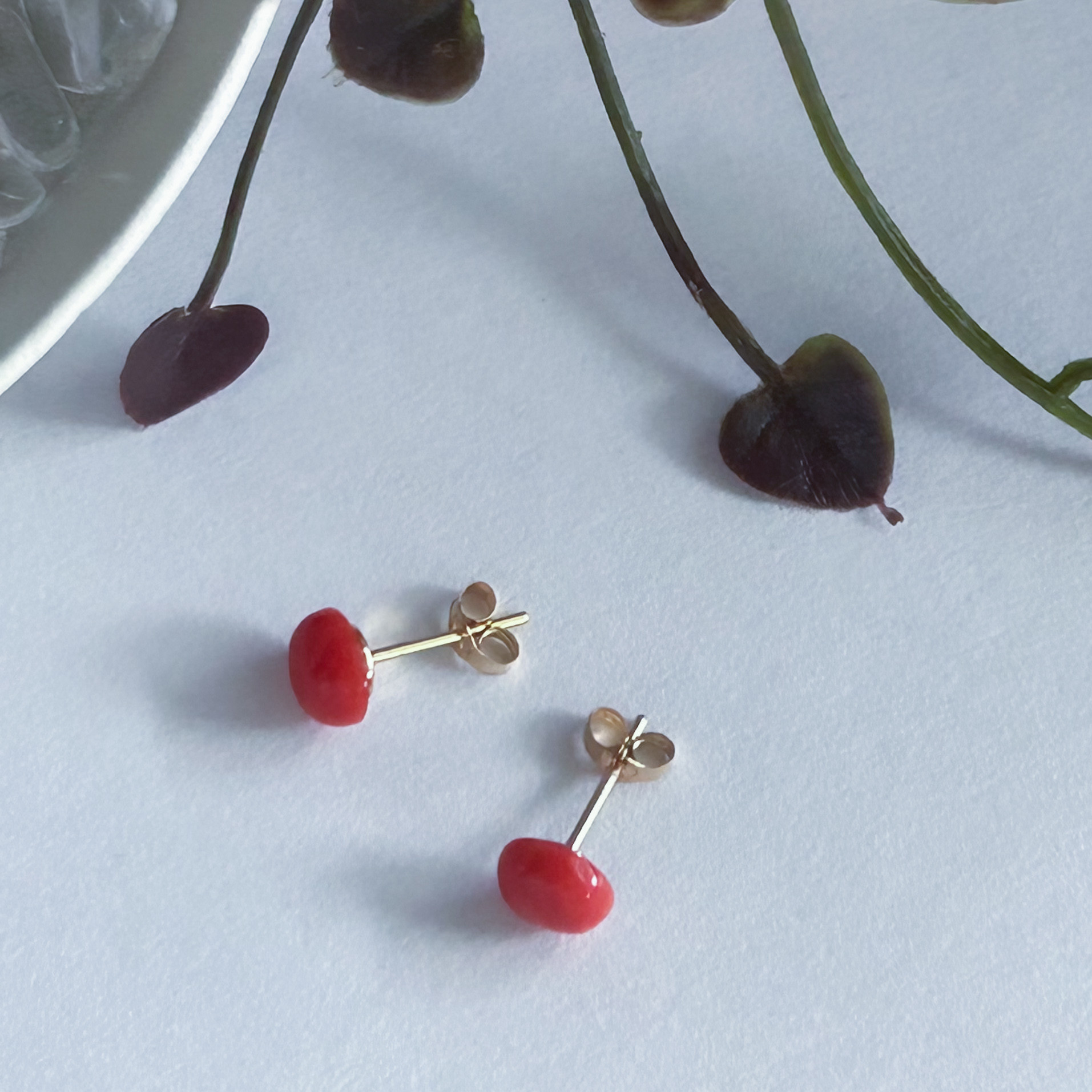 K14GF｜本珊瑚(さんご) 天然の艶やかな赤色ピアス キャッチ付き