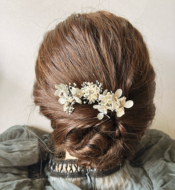 シンプル　ドライフラワー　かすみ草　紫陽花　プラチナ　オフホワイト　髪飾り　お呼ばれ　卒業式　成人式　振袖　飾りの足し 8枚目の画像