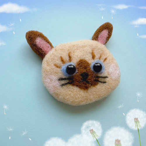 羊毛フェルトのシャム猫ちゃんブローチ（甘えん坊な女の子） ブローチ