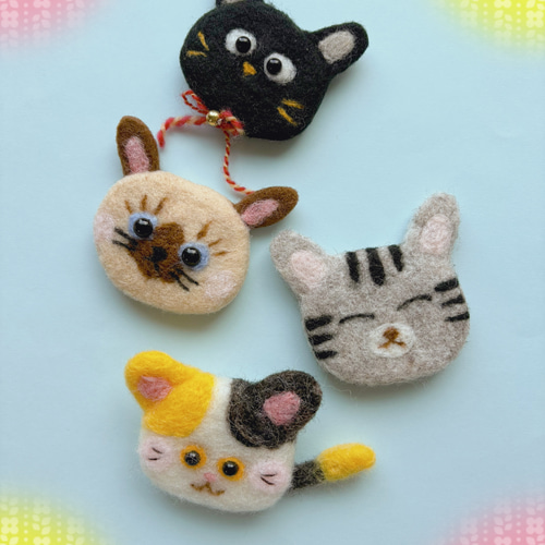 羊毛フェルトのシャム猫ちゃんブローチ（甘えん坊な女の子） ブローチ