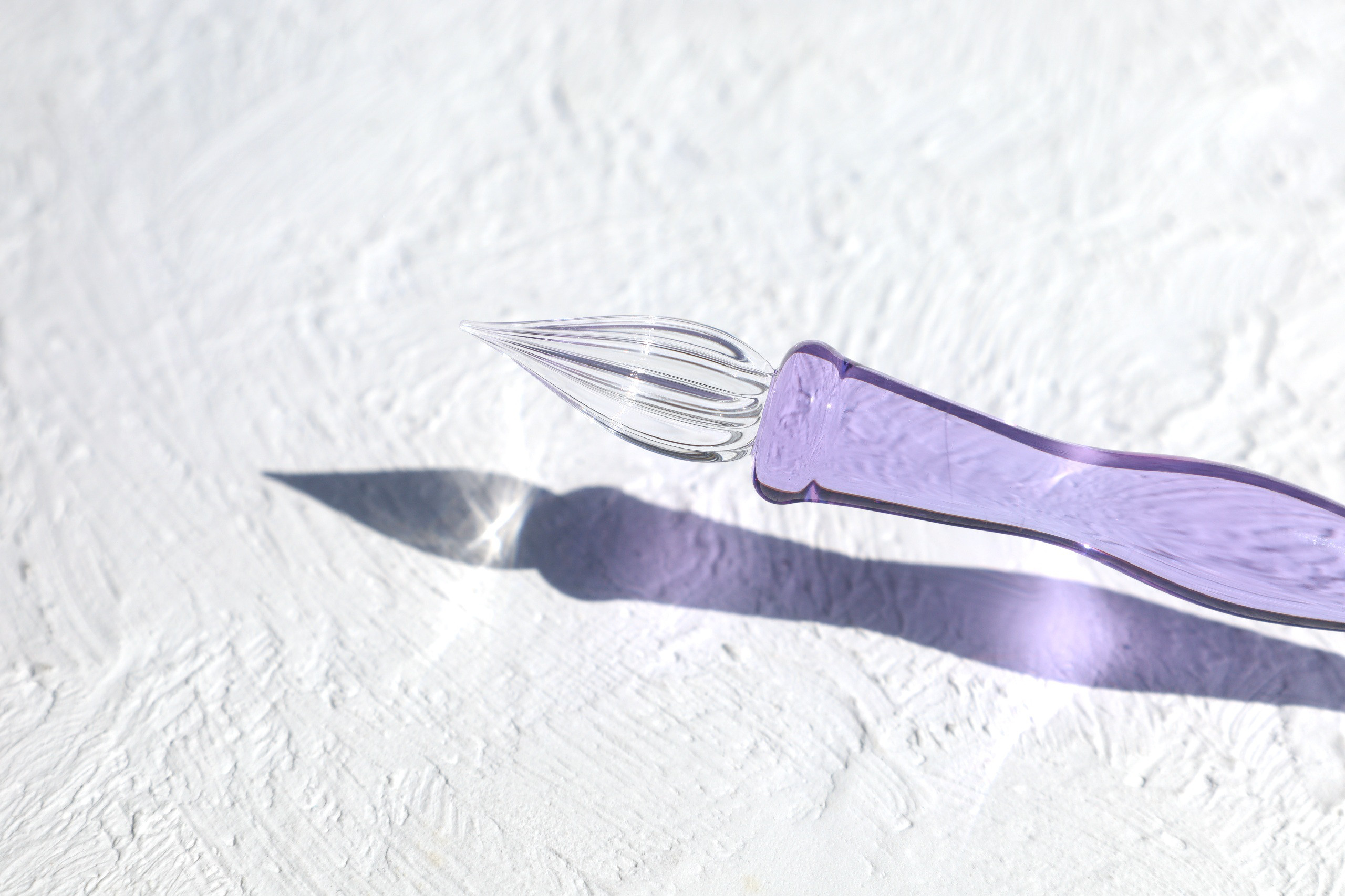 手の平に収まる小さなガラスペン Plume カラーチェンジ シリーズ -ソーダパープル-