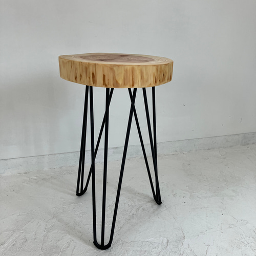 未来工房】デザインのある一点物 国産コナラ アイアンスツール