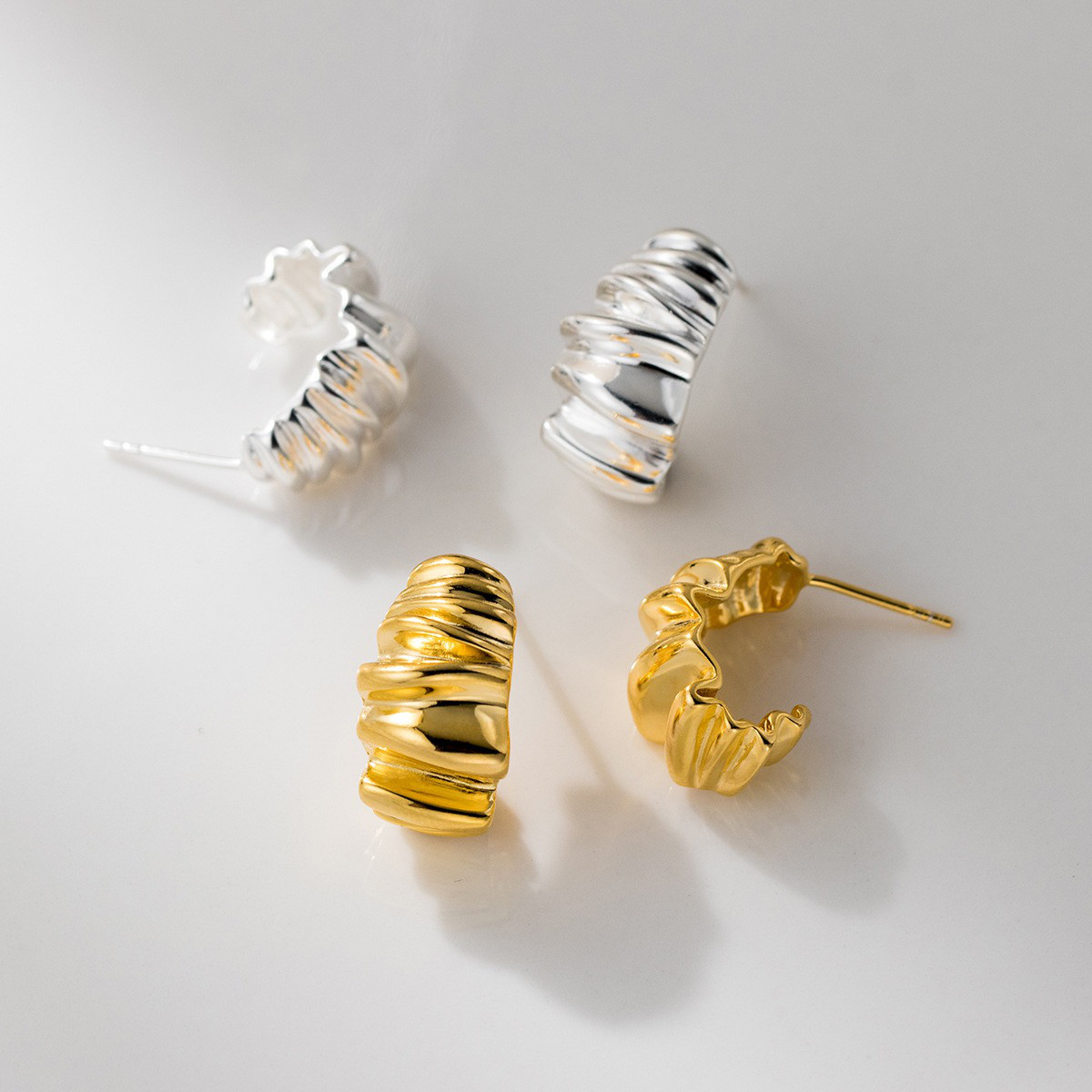 シルバー925 　プレミアム　小ぶり　しわしわ　ピアス　つけっぱなし　小さめ　ピアス　金屬アレルギー対応