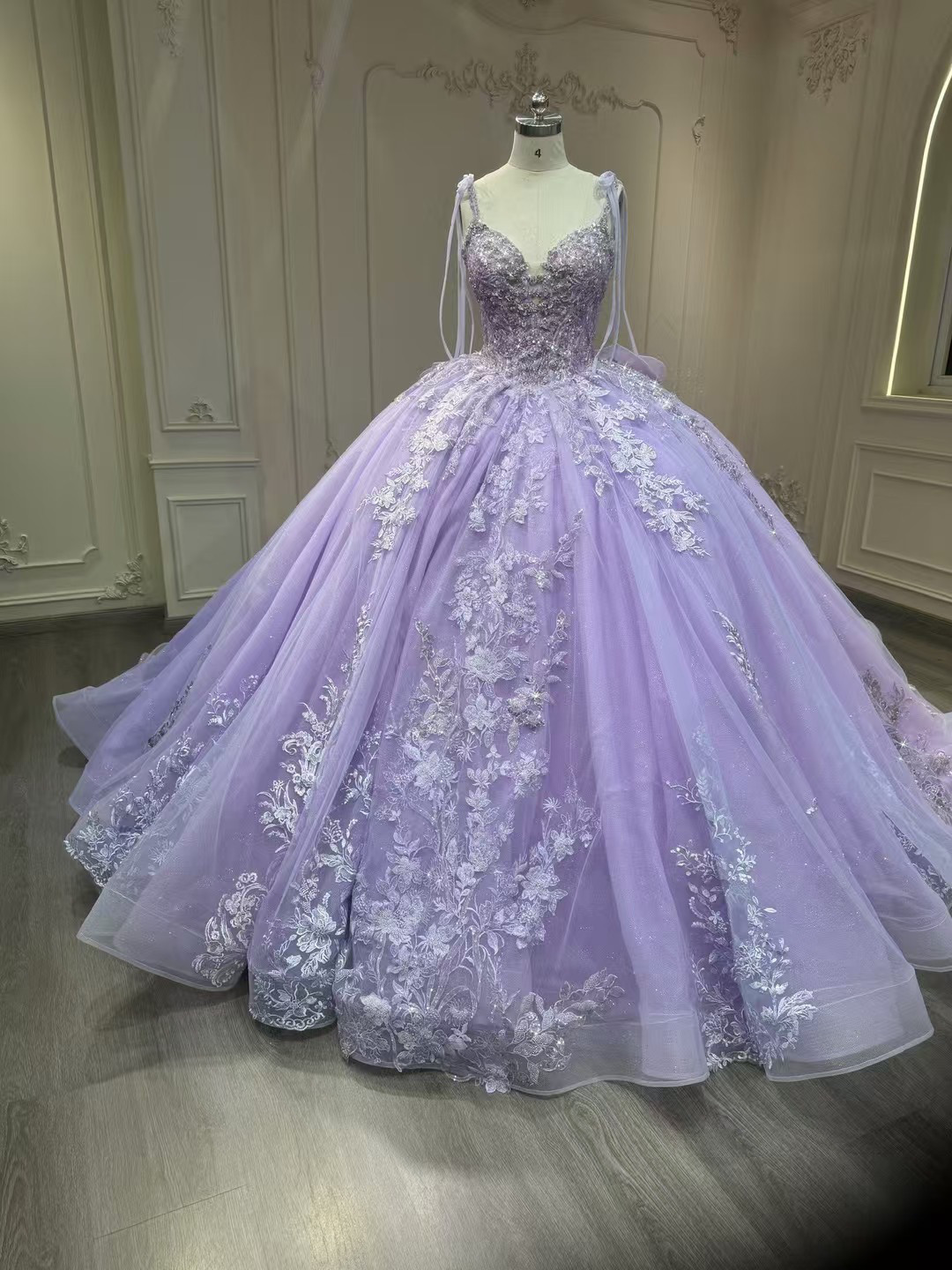 高級感溢れる！紫　キャミソール　袖無し　プリンセスライン　ボリューム　美しいレース編みあげ　トレーン　背中空き結婚式挙式