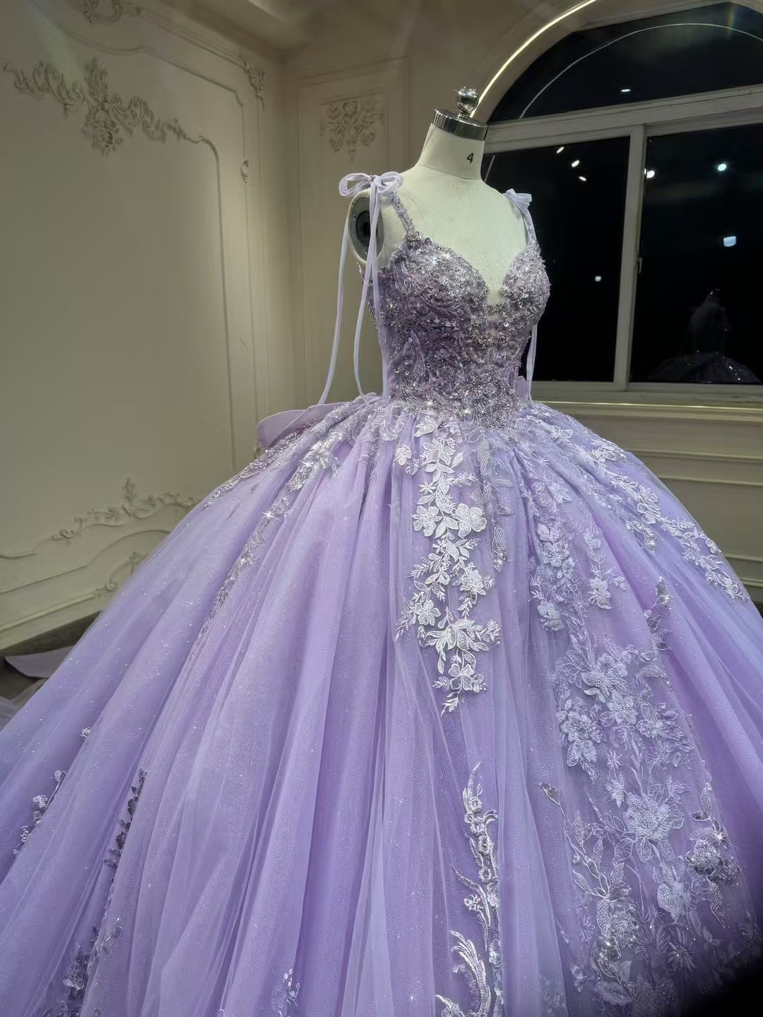 高級感溢れる！紫　キャミソール　袖無し　プリンセスライン　ボリューム　美しいレース編みあげ　トレーン　背中空き結婚式挙式