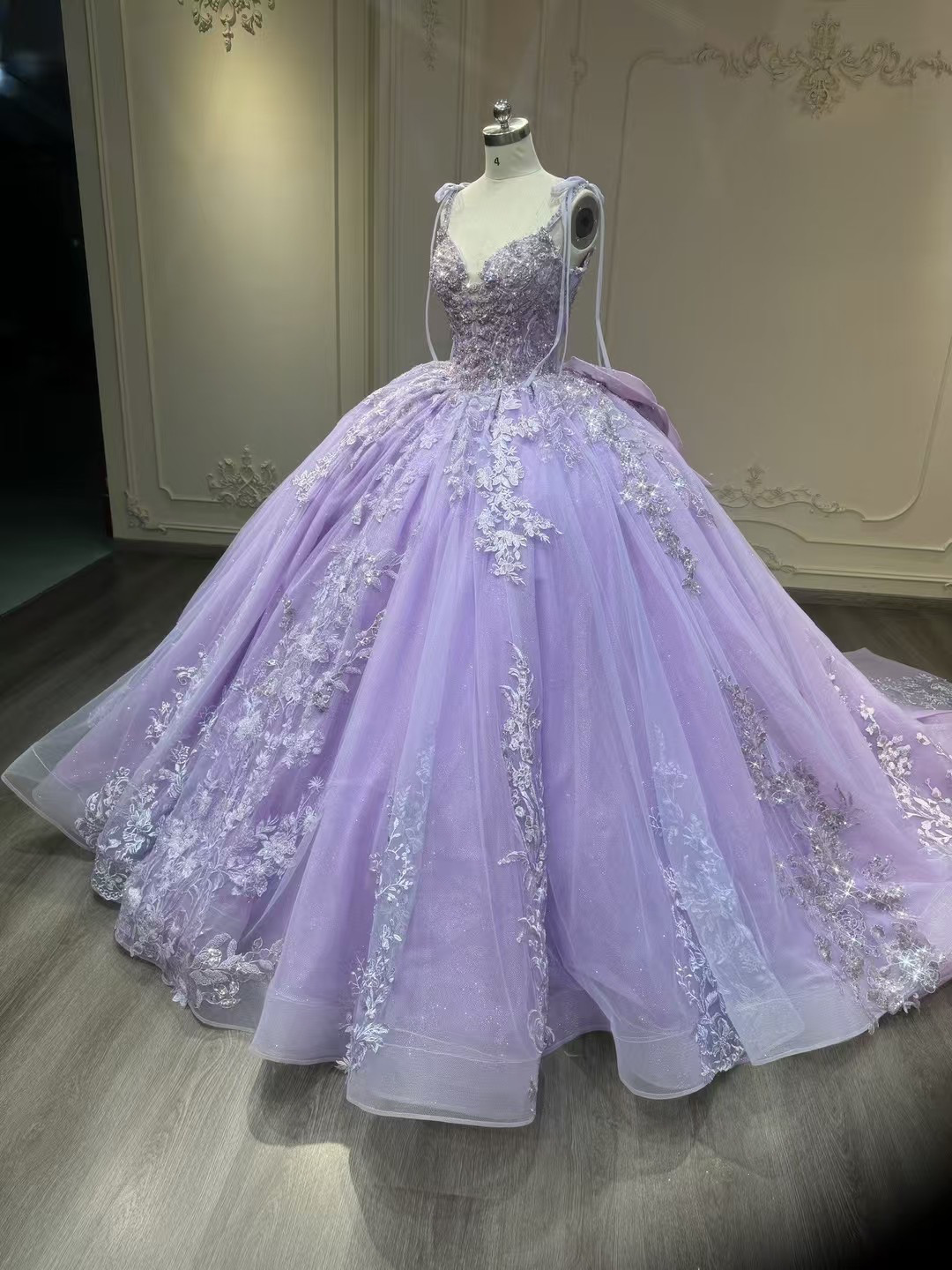 高級感溢れる！紫　キャミソール　袖無し　プリンセスライン　ボリューム　美しいレース編みあげ　トレーン　背中空き結婚式挙式