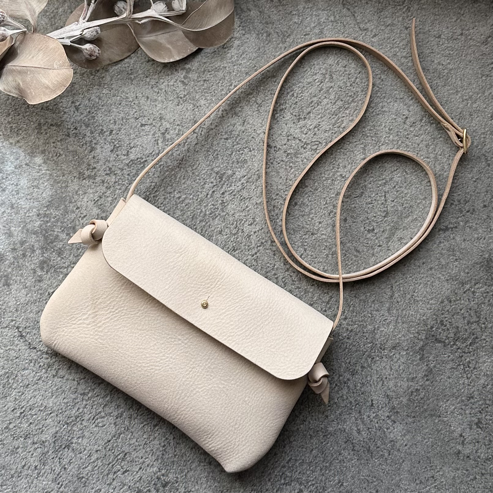 スマホポシェット / スマホショルダー ˗ˏˋflapˎˊ˗  ALASKA /アイボリー