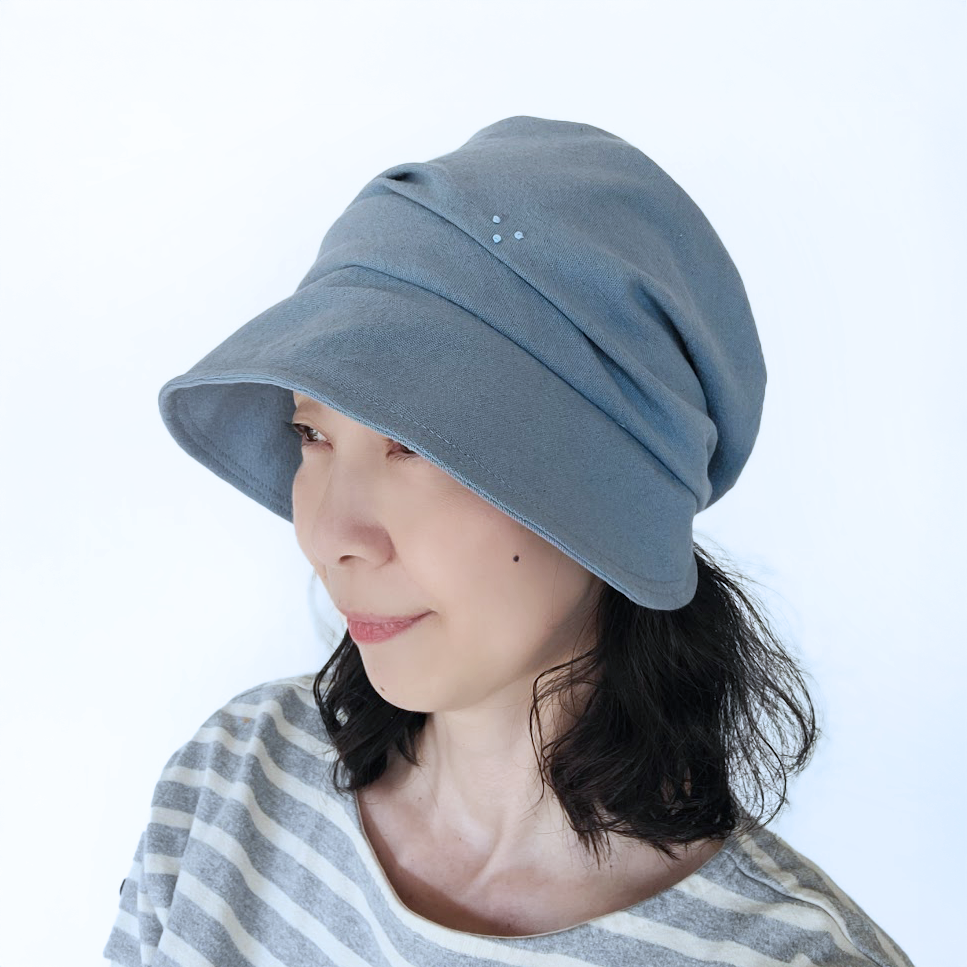 【受注制作】ゆったり キャスケット くしゅくしゅ ライトブルー 刺繍 大人かわいい 洗える帽子 M 深め 綿麻