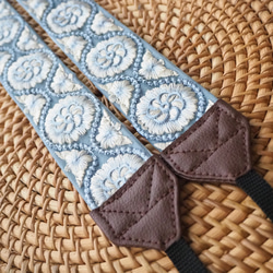 【ミスティブルー】カメラストラップ　インド刺繍　フォト　ミラーレス一眼　おしゃれ　可愛い　爽やか　水色 4枚目の画像