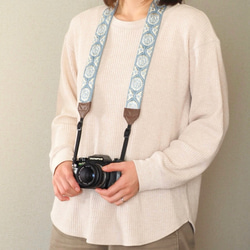 【ミスティブルー】カメラストラップ　インド刺繍　フォト　ミラーレス一眼　おしゃれ　可愛い　爽やか　水色 7枚目の画像