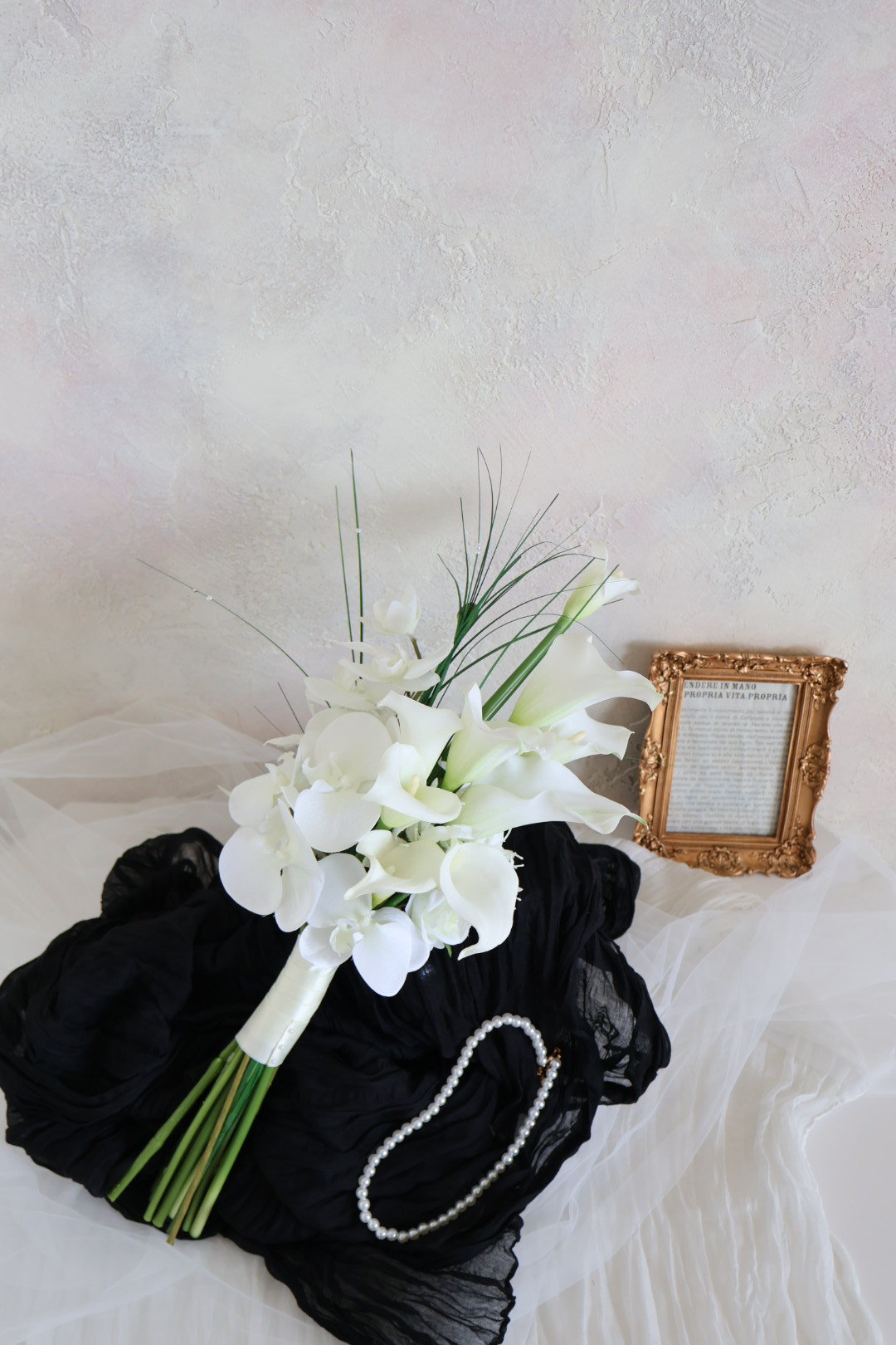 スタイリッシュなアームブーケ／ウェディングブーケ／前撮り／和装／白無垢／アーティフィシャルフラワー／ブートニア付き