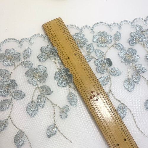 高品質❣ 1m 金糸入り 立体花 刺繡 チュールレース はぎれ