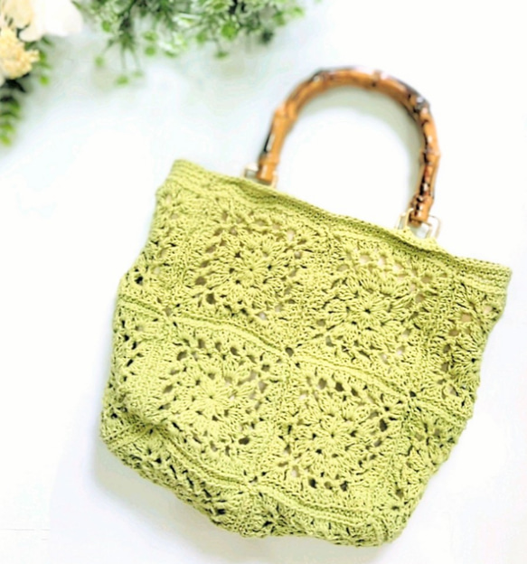 EMIM Bloom｜花咲くモチーフ編みミニトート バンブーハンドル風