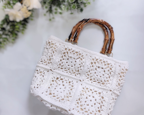 美品！花柄刺繍 バンブーハンドル ハンドバッグ 齋藤‼️ 美品！花柄刺繍 バンブーハンドル ハンドバッグ 齋藤‼️ 美品