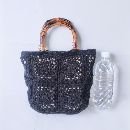 EMIM Bloom｜花咲くモチーフ編みミニトート バンブーハンドル風