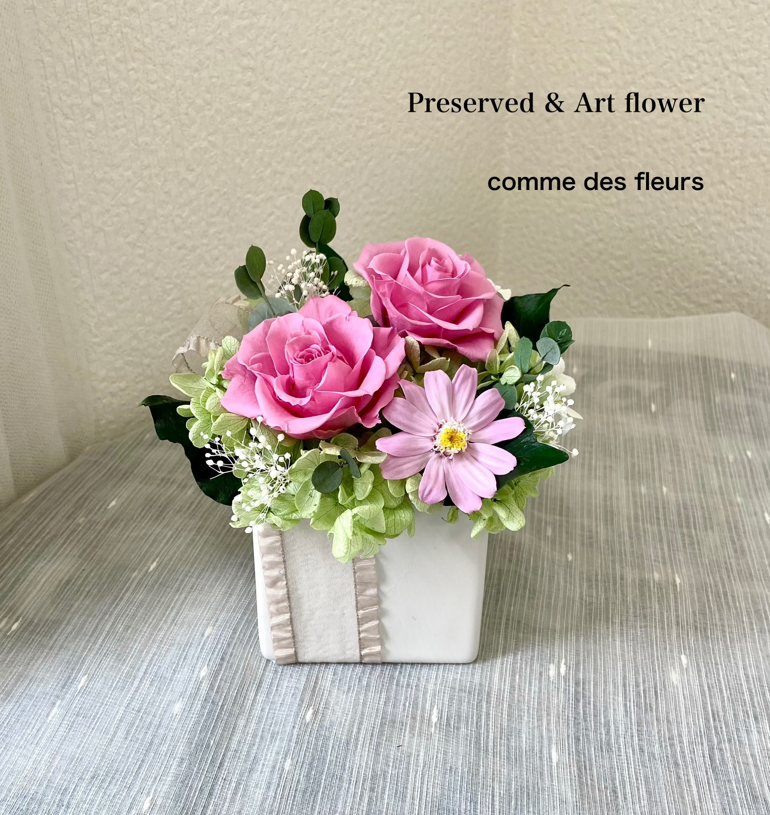 ピンクローズとジニアのプリザーブドフラワーアレンジ