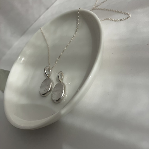 溶かしたsilver オーバル ペンダント ネックレス ペンダント