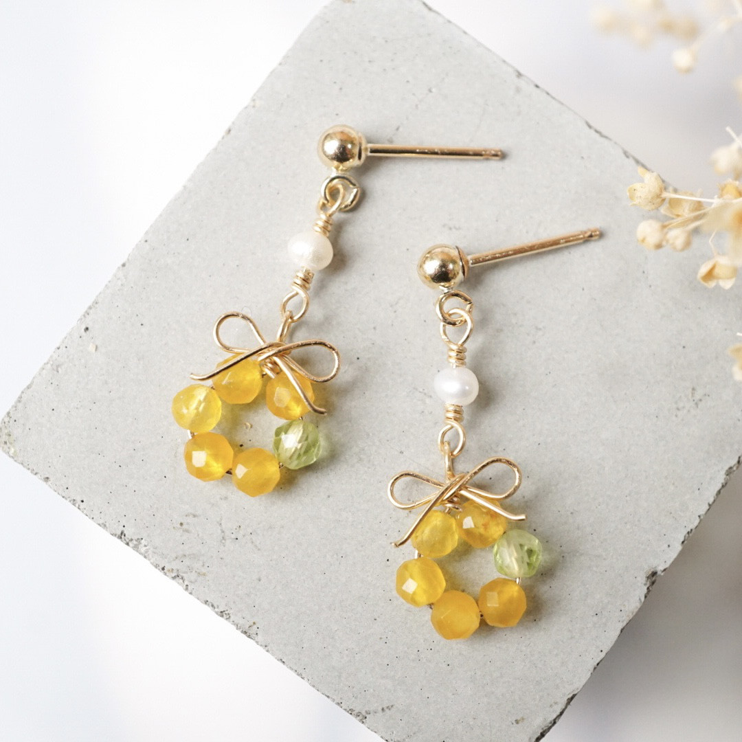 「ミモザの花結」ピアス イヤリング 淡水パール イエロー リボン 天然石 誕生石 華奢 母の日 14kgf ゴールド