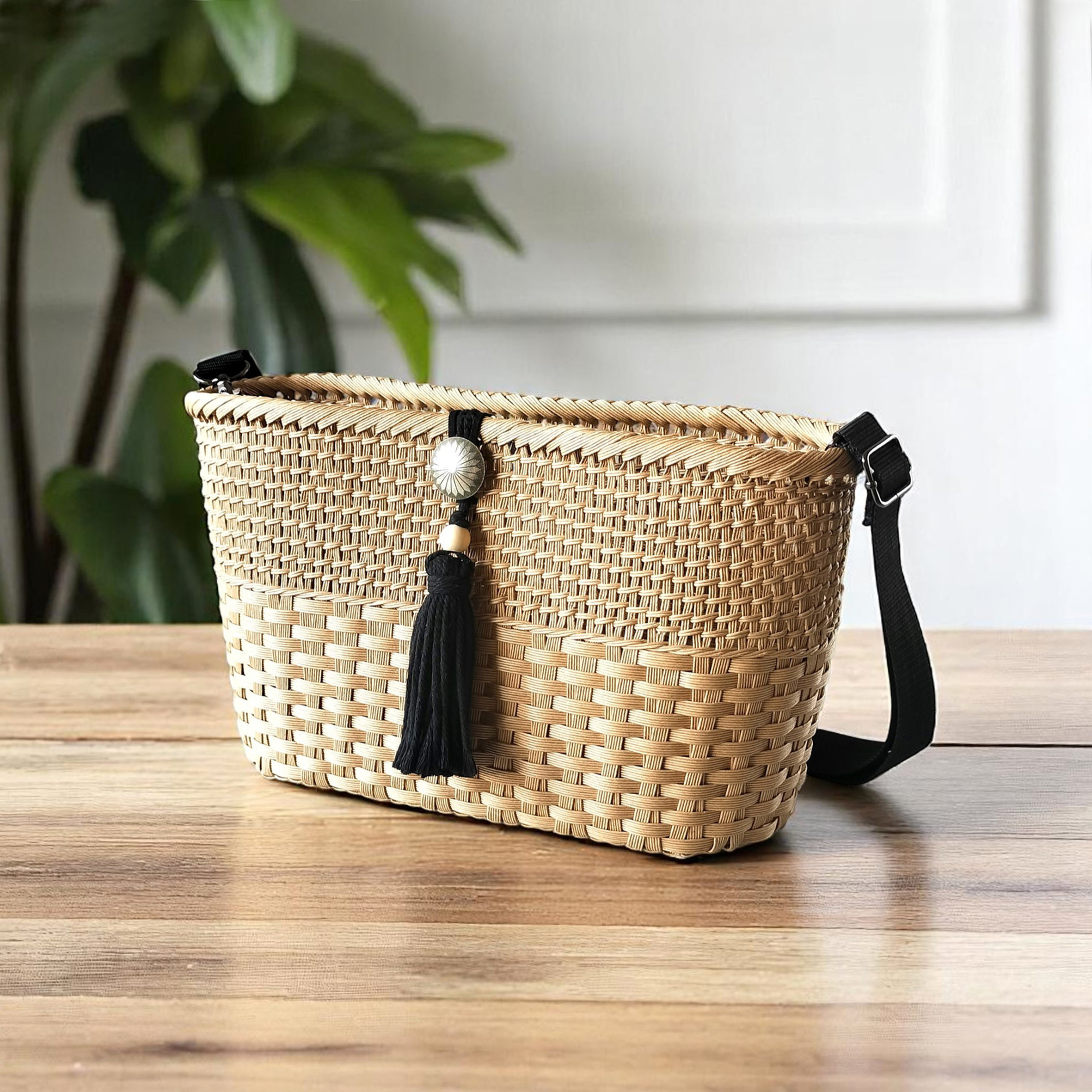 【同種ボタンラスト1点】透かし模様のショルダー／斜め掛けかごバッグ *大人のモダンエスニックにも*