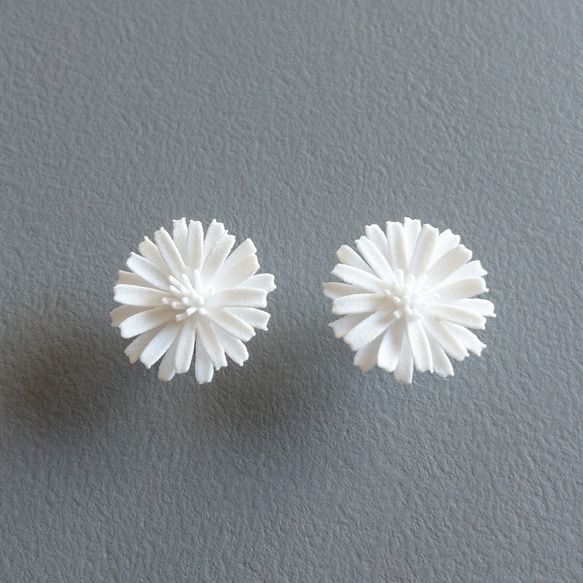 アスター　ピアス・イヤリング　白 1枚目の画像