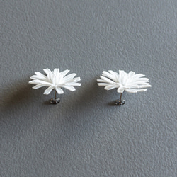 アスター　ピアス・イヤリング　白 3枚目の画像