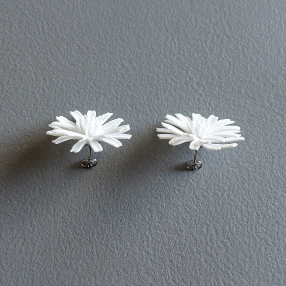 アスター　ピアス・イヤリング　白 3枚目の画像
