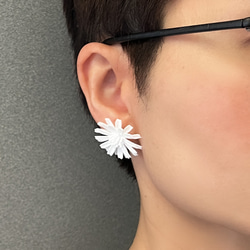 アスター　ピアス・イヤリング　白 6枚目の画像