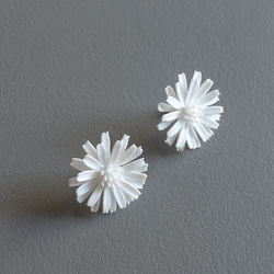 アスター　ピアス・イヤリング　白 2枚目の画像