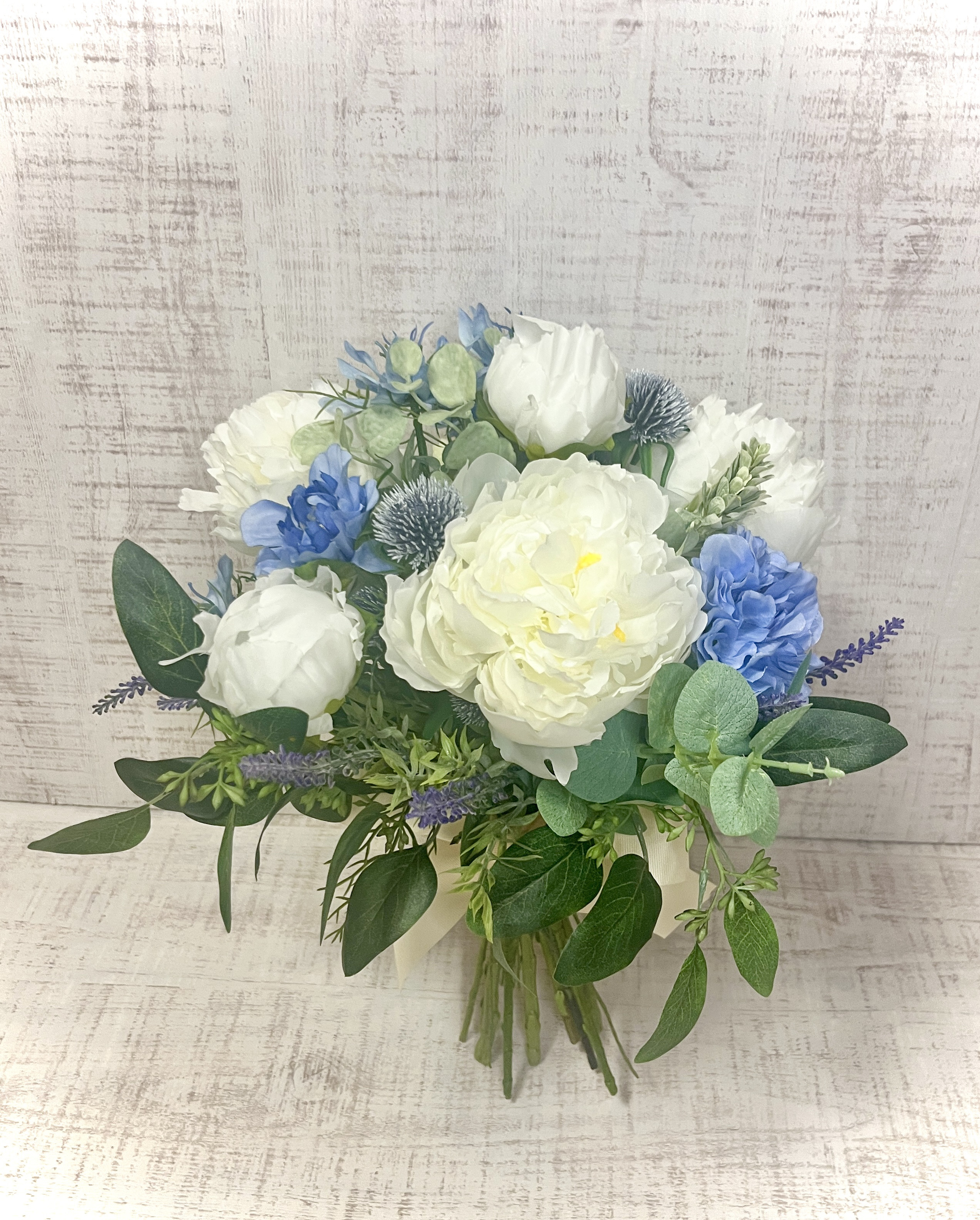 芍薬クラッチブーケ　ホワイトブルーのブーケ　ナチュラルブーケ　ウエディングブーケ　フォトウエディング　リゾート