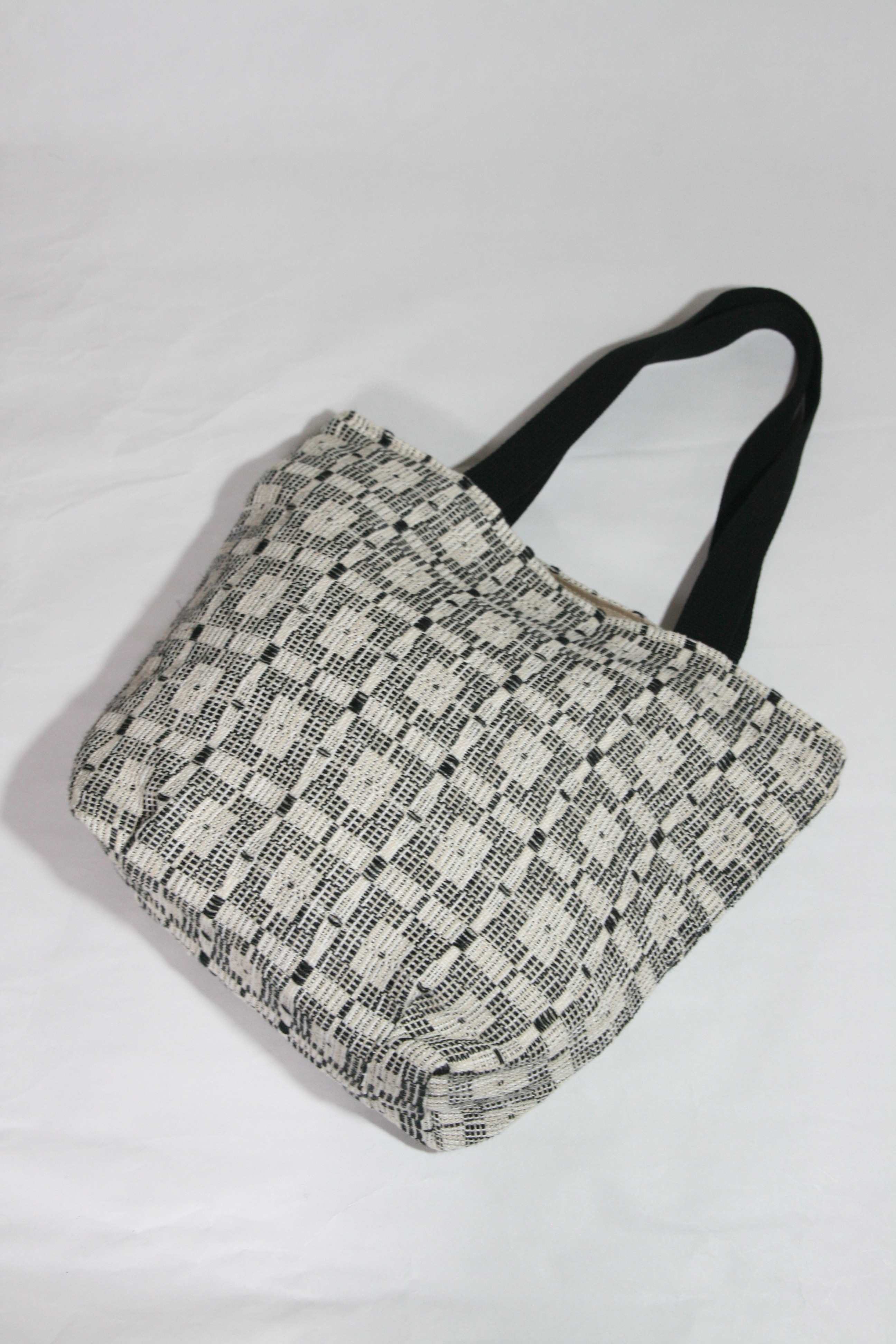 洗える！北欧手織りトートバッグ（黒）（やわらか）