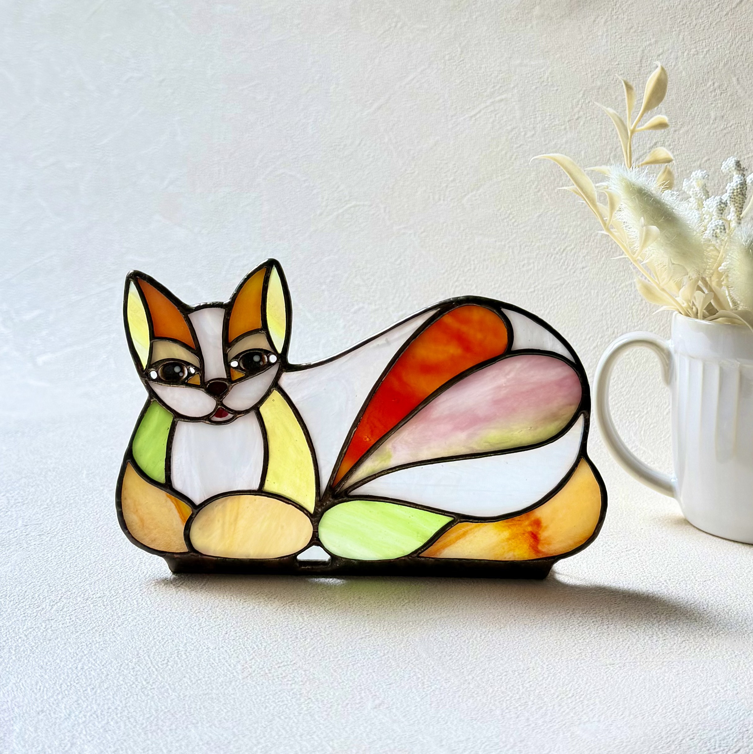 彩り猫、色鮮やかなステンドグラス、ねこの置物、ガラスのオブジェ、キュルっと瞳のかわいい子