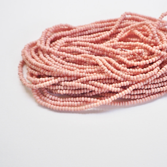 チェコ シードビーズ(11/0) マットダスティローズ #PE05-M.DR / オートクチュール刺繍 糸通し 2枚目の画像