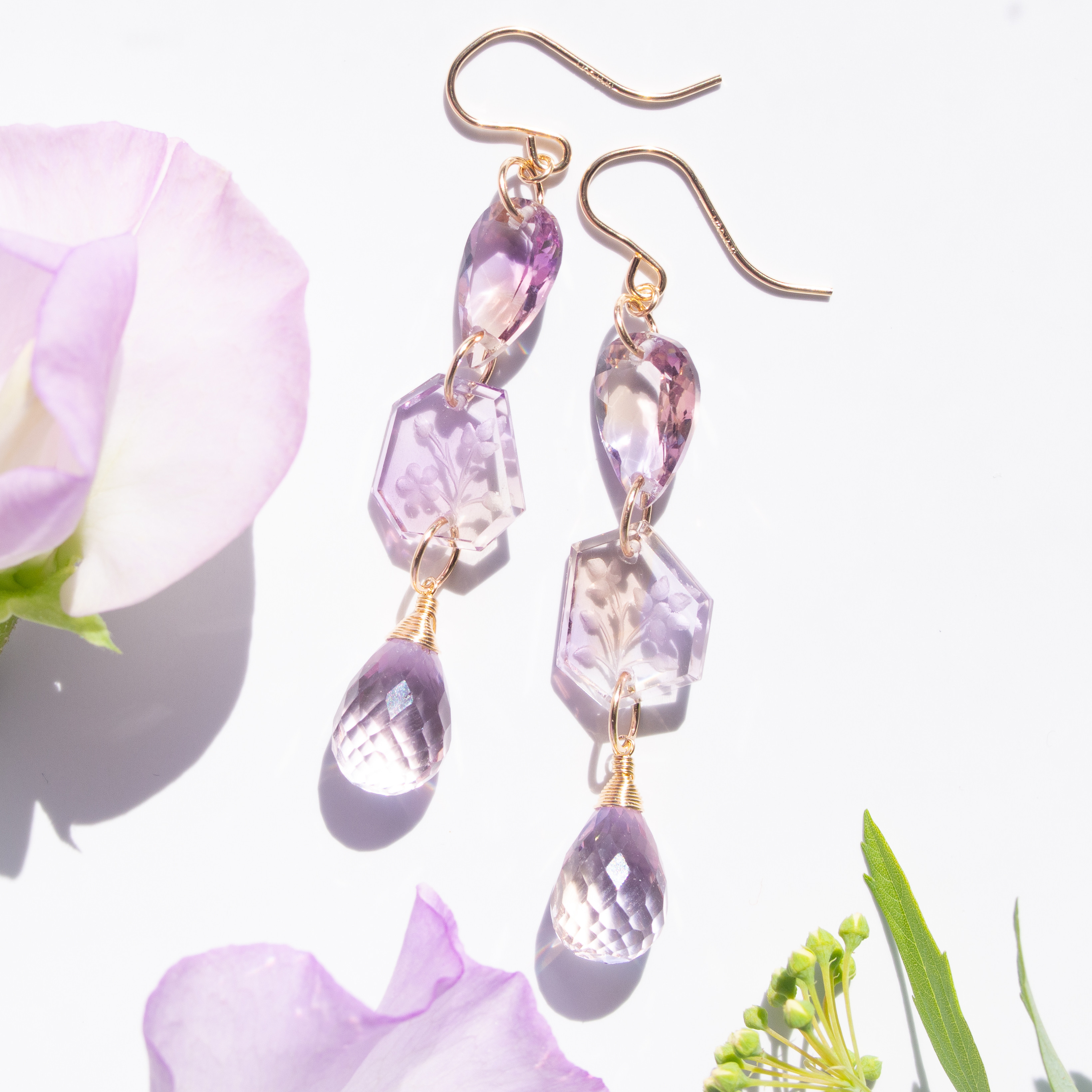 アメトリン（ファセットカット・バックフラワーカービング・ドロップ）の連なりピアス（14KGF）／イヤリング