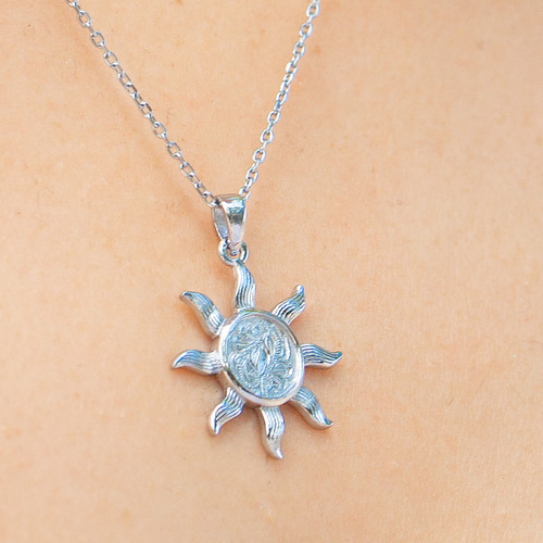 ハワイアンジュエリー ステンレス ネックレス 太陽 モチーフ　シルバーアクセ ハワイアンジュエリー ステンレス ネックレス 太陽 モチーフ