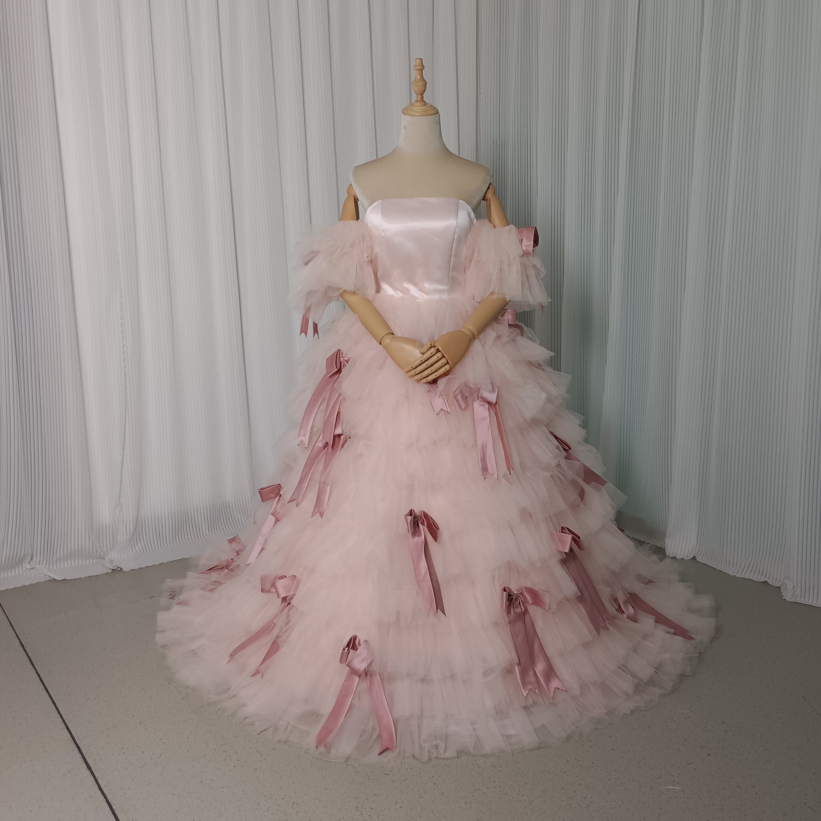 送料無料！カラードレス ピンク プリンセスライン リボン  短トレーン  可愛い もこもこドレス 花嫁