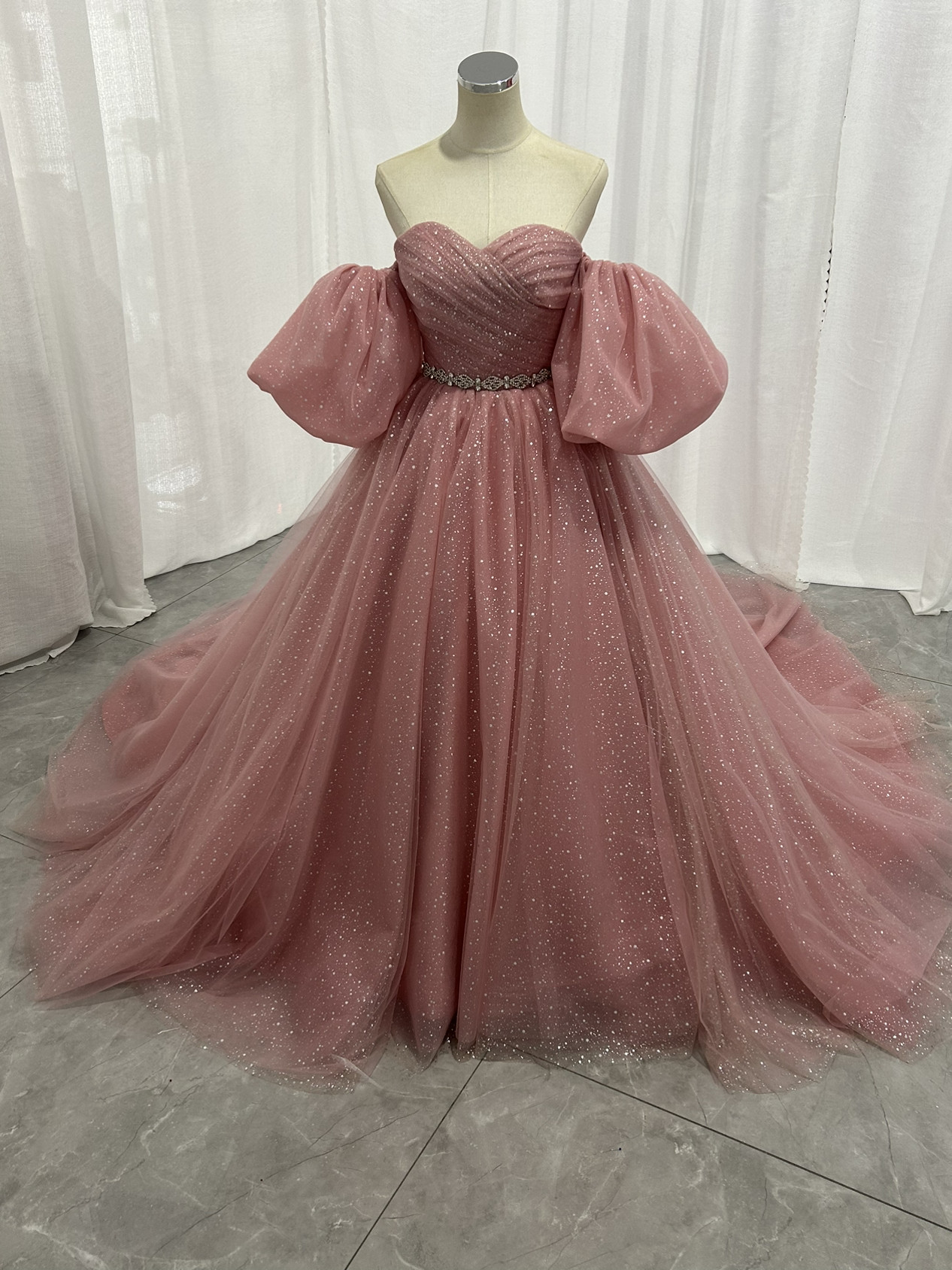 送料無料！カラードレス パフスリーブ ベルト キラキラグリッターチュール ピンク ソフトチュール 披露宴/結婚式