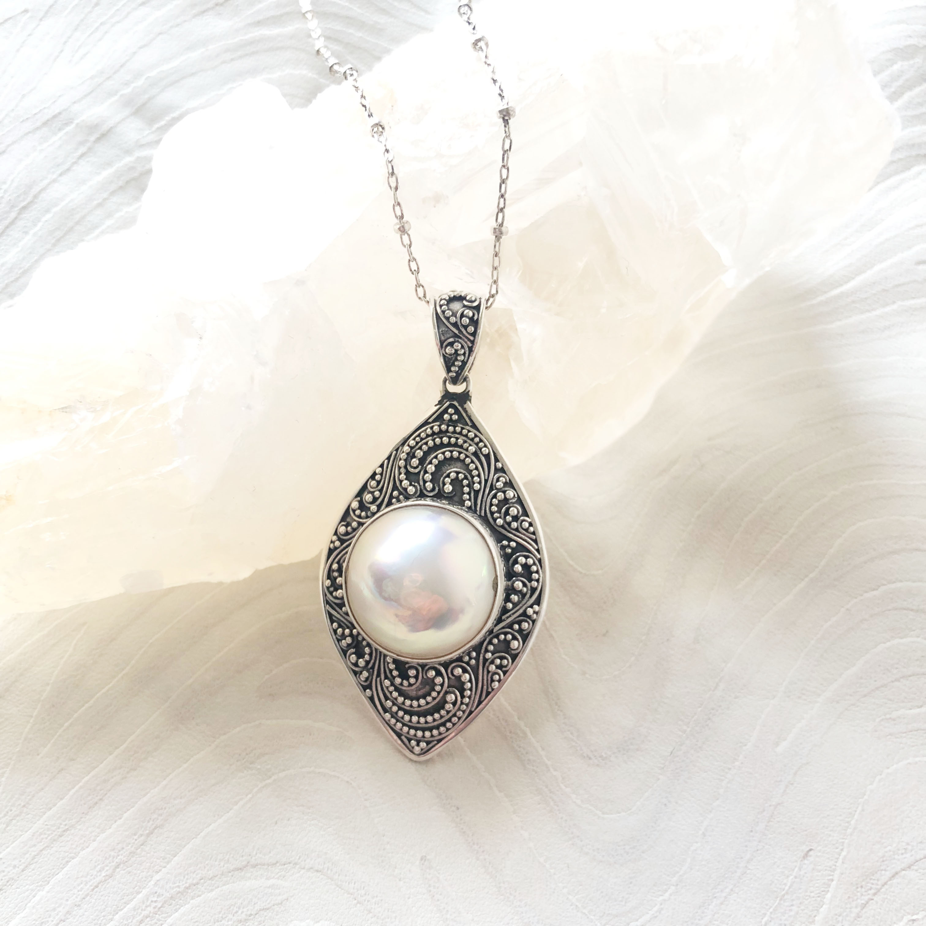 ペンダントヘッド 　流浪の月〈Wandering Moon〉★ヒーリングシリーズ