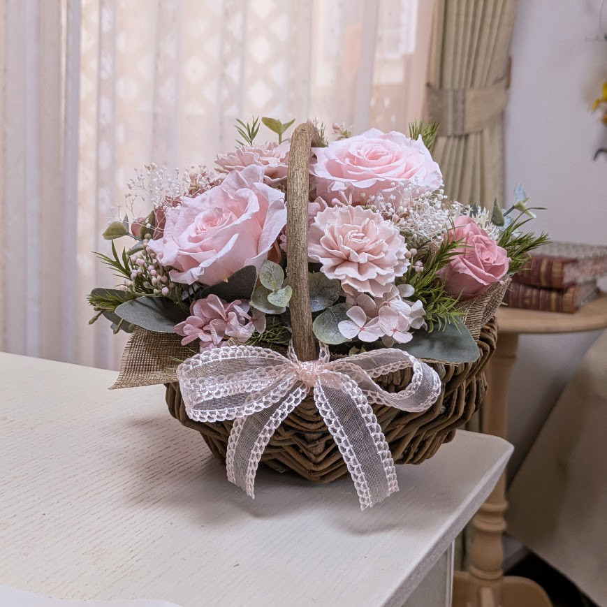 【送料無料】優しい大人ピンクの花かご　プリザーブドフラワー　春の花かご《Creema限定》