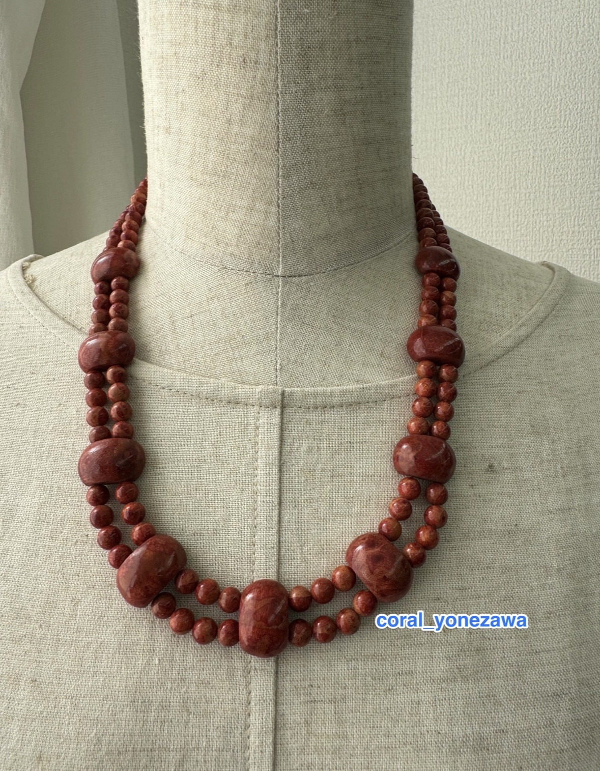 【印象的】ボリューム有り・シックな赤色・軽量　天然イソバナサンゴ　各種お祝いのギフトにも…