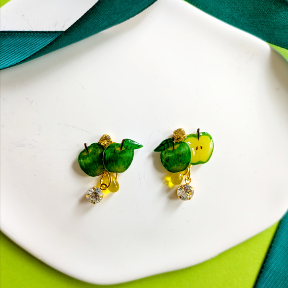 みずみずしい　青リンゴ　雫　ピアス　（イヤリング） 2枚目の画像