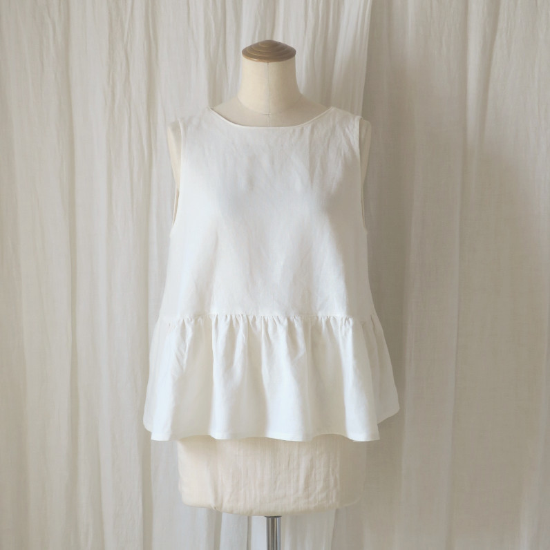 ラミーリネンのノースリーブブラウス（オフホワイト）