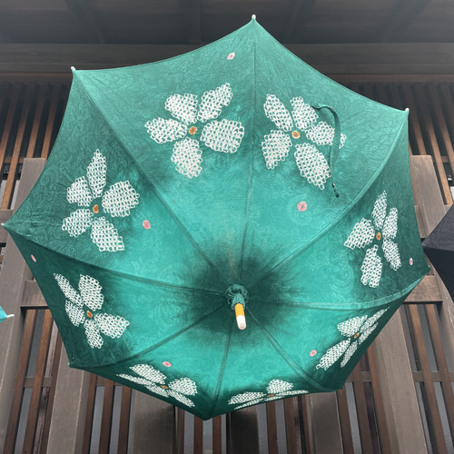 有松絞り日傘 〜三浦しぼり 花 グリーン〜 傘・日傘 絞り染め