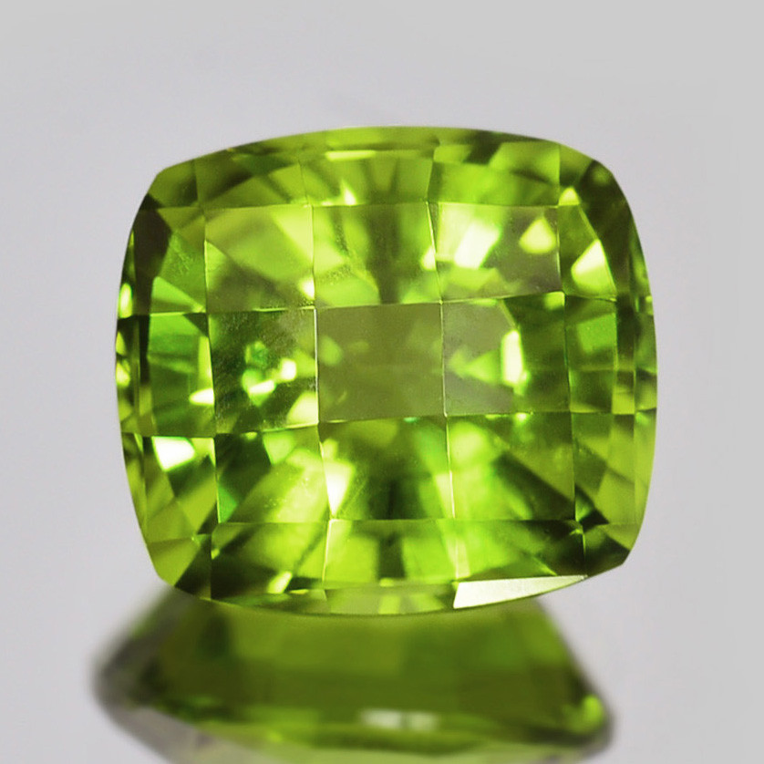 ペリドット 1.88ct ルース  チェッカーカット クッション
