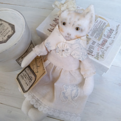 ヴィンテージ　猫の人形 水色ドレス ほうき付き ヴィンテージ猫の人形 水色ドレス ほうき付き