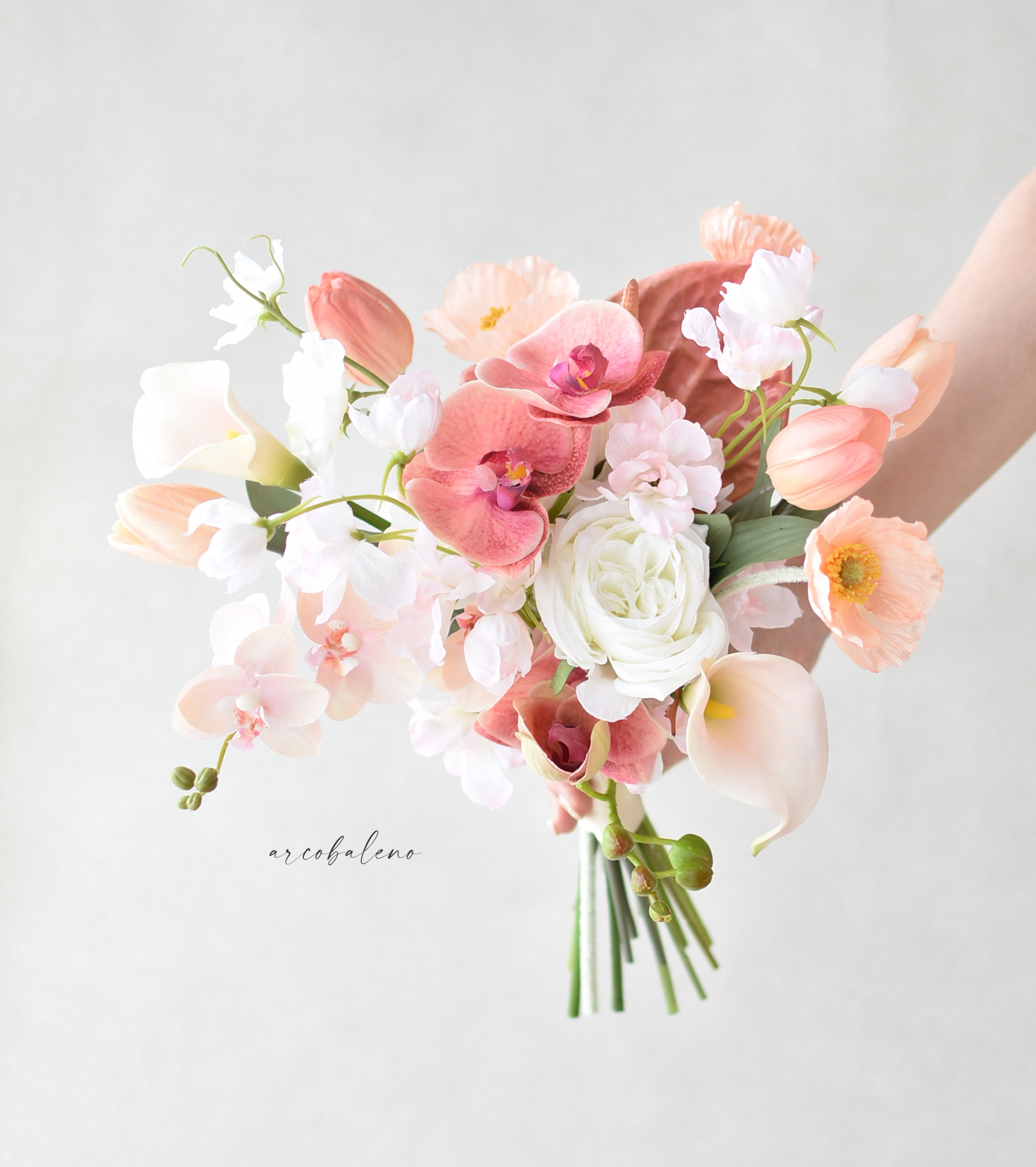 胡蝶蘭とカラー、チューリップのアプリコットブーケ（アーティフィシャルフラワー）ウェディング