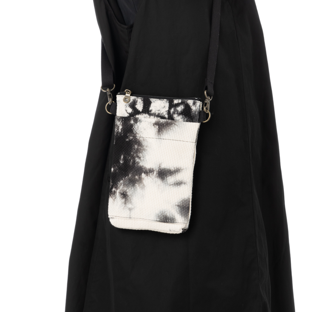 黒紋付 スマホショルダー ショルダーバッグ 黒霧【伝統工芸の技法で職人が染めました】